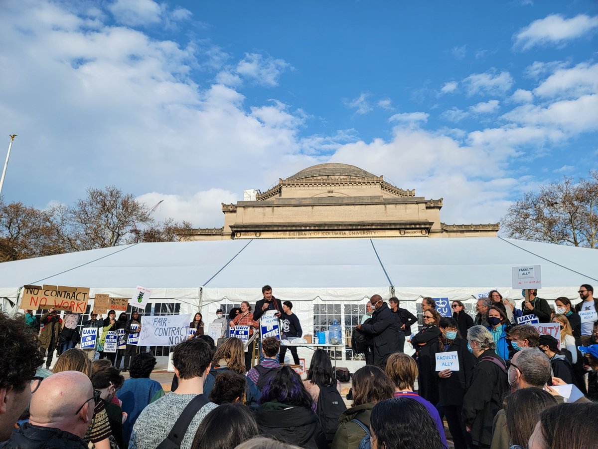 nancykorifera's tweet photo. "This is not an issue of knowledge. This is an issue of POWER. ...I am not just willing to argue for you. I am willing to stand with you." @adamdreich at our faculty rally in support of @SW_Columbia as we approach a sixth week #CUonstrike https://t.co/nRViPn0rE8