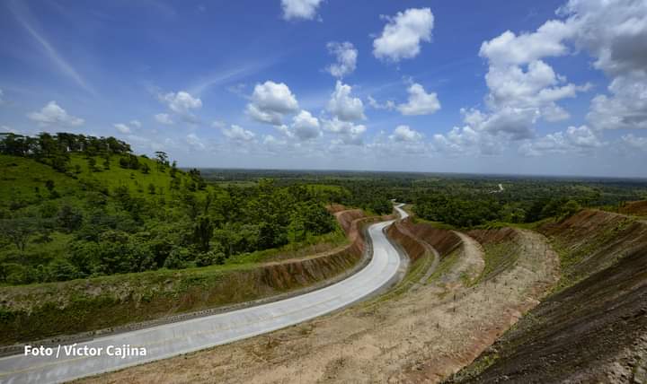 abelalexanderl2's tweet photo. Nicaragua avanza, gracias al Gobierno de Reconciliación y Unidad Nacional.

Carretera Bluefields - Costa Caribe Sur 🛣🚍🚜🛻😍

#DiciembreEnPazYVictorias ❤ #LeónRevolución #PLOMO19 @BERINGESQUIVEL @CarlosEmilioDH @DrSuazo915 @VEUNANLEON https://t.co/TcK0nzOpAM
