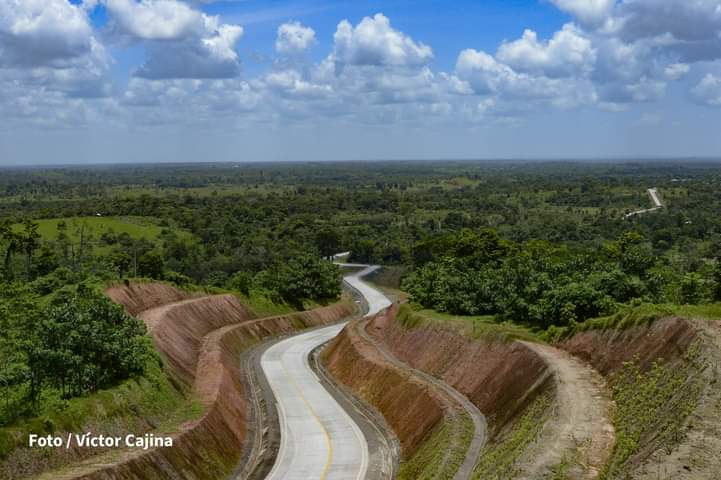 abelalexanderl2's tweet photo. Nicaragua avanza, gracias al Gobierno de Reconciliación y Unidad Nacional.

Carretera Bluefields - Costa Caribe Sur 🛣🚍🚜🛻😍

#DiciembreEnPazYVictorias ❤ #LeónRevolución #PLOMO19 @BERINGESQUIVEL @CarlosEmilioDH @DrSuazo915 @VEUNANLEON https://t.co/TcK0nzOpAM