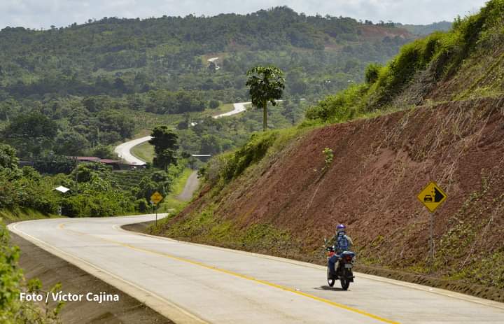 Nicaragua avanza, gracias al Gobierno de Reconciliación y Unidad Nacional.

Carretera Bluefields - Costa Caribe Sur 🛣🚍🚜🛻😍

#DiciembreEnPazYVictorias ❤ #LeónRevolución #PLOMO19 <a href="/BERINGESQUIVEL/">Bering Esquivel</a> <a href="/CarlosEmilioDH/">Carlos Emilio Lopez</a> <a href="/DrSuazo915/">𝙎𝙪𝙖𝙯𝙤 ☭✊🏻🇵🇸</a> @VEUNANLEON