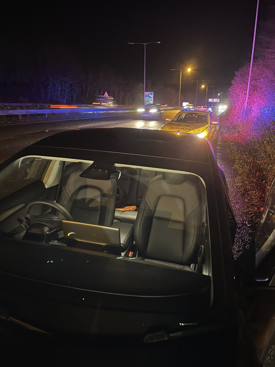 APSAndrewHeath's tweet photo. Currently on the #A27 west bound at the #Hove exit with an electric car which has run out of charge. Just waiting for recovery. Lane one / off slip slightly obstructed. https://t.co/xCUJfbOk1N