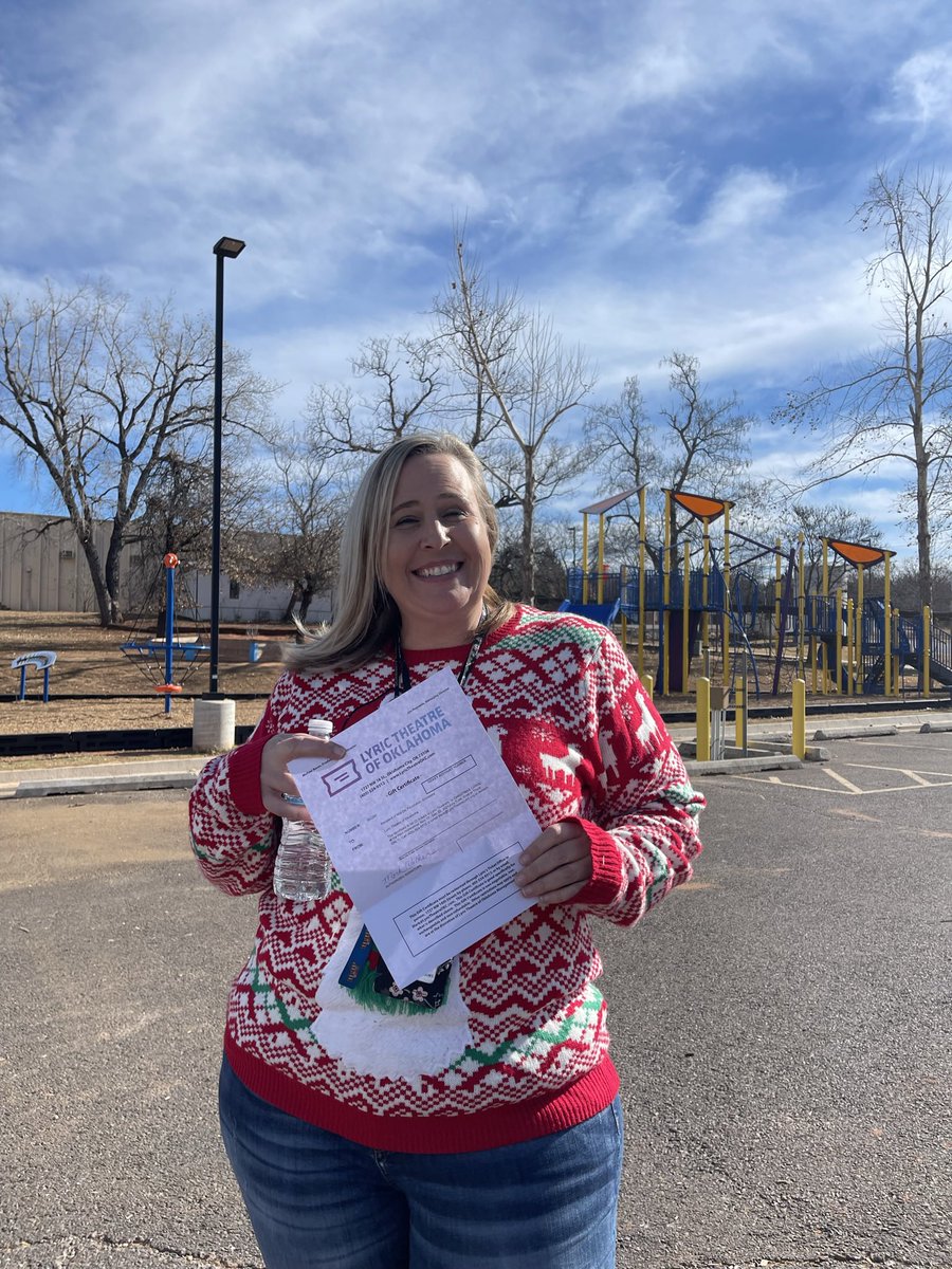 MidDelSchlFound's tweet photo. We love it when we get to team up with amazing organizations to surprise our teachers! Thanks to @LyricTheatre Mrs. Dayer, Mrs. Williams, and Mrs. Herron are all going to see A Christmas Carol. Thank you Lyric!! #mdpurpose #ILoveLyric #achristmascarol #mdfoundation https://t.co/mpu2YULU15