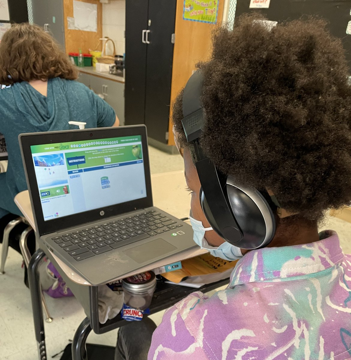 SparrowRoadInt1's tweet image. Kicking off Computer Science Week with the Hour of Code in Library class with Mrs. Lee! @cpschoolsva @CPSforCS @codeorg #CPShourofcode