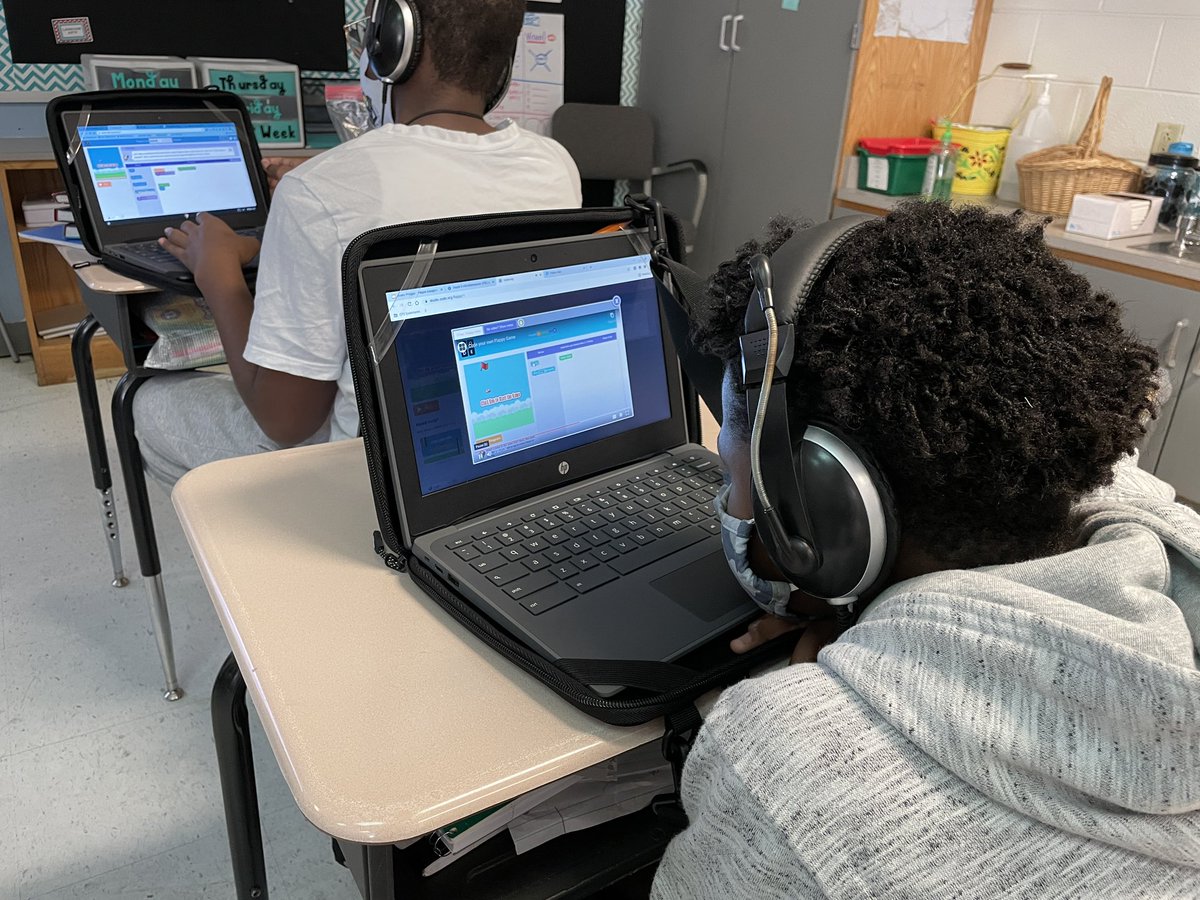 SparrowRoadInt1's tweet image. Kicking off Computer Science Week with the Hour of Code in Library class with Mrs. Lee! @cpschoolsva @CPSforCS @codeorg #CPShourofcode