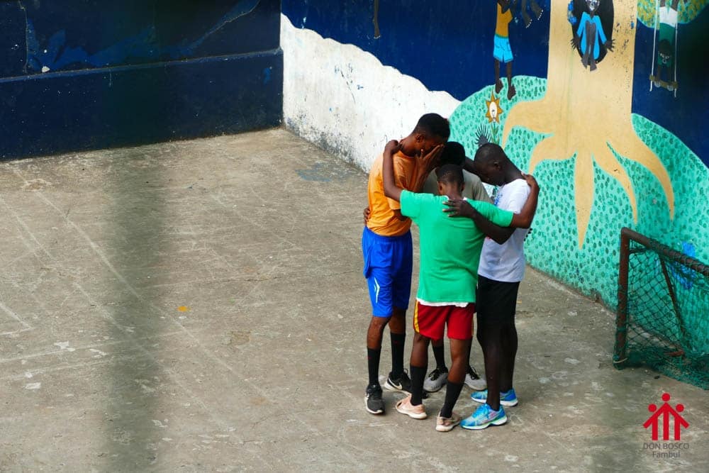 DonBoscoFambul's tweet photo. As the holidays begin Don Bosco Youth Center starts the celebration with a football gala.
Excited beneficiaries play their hearts out as they receive cheers whilst the games went on.
#donboscofambul #childrenwithfuture #lefmibodi https://t.co/QRcqIrvAFt