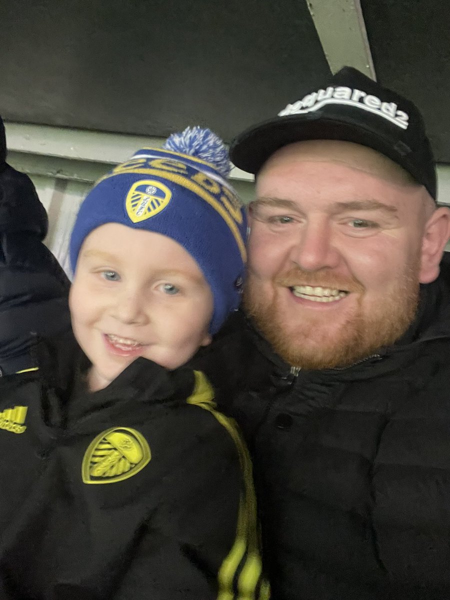 jfieldsy10's tweet photo. He shoots he scores! #lufc #properlad 😂😂 #dadandlad 🎯 https://t.co/3kKWu9vbdU