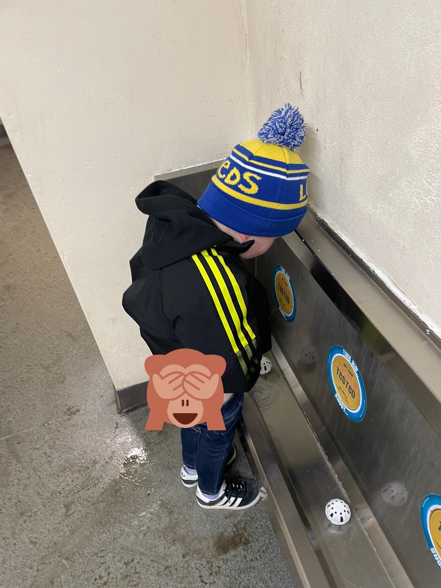 jfieldsy10's tweet photo. He shoots he scores! #lufc #properlad 😂😂 #dadandlad 🎯 https://t.co/3kKWu9vbdU