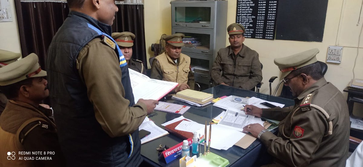 east_dcp's tweet photo. #CPLko @dhrubathakur के मार्गदर्शन मे #DCPEastLko @AmitKAnandIPS के निर्देशन में अपराध नियंत्रण, कानून व्यवस्था के दृष्टिगत प्रभारी निरीक्षक कैंट द्वारा लंबित विवेचनाओ के संबंध में विवेचकगणों की मीटिंग की गई ।लंबित विवेचनाओ की समीक्षा कर दिशा निर्देश दिए गए।
#UPPolice https://t.co/CvOcLKcF0j