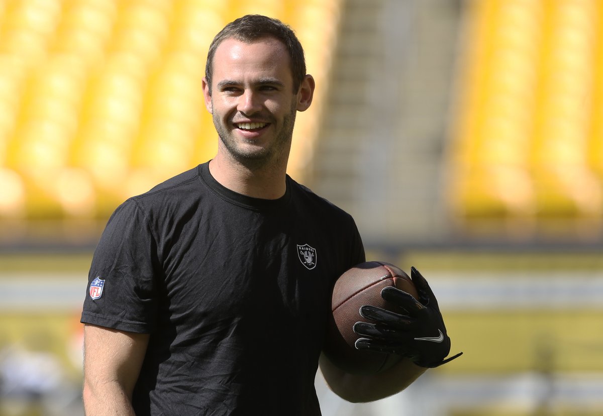 PFF_Fantasy's tweet photo. Hunter Renfrow hasn't dropped a pass since Week 5

52 straight targets without a drop 😤 https://t.co/csKjkI0pL7