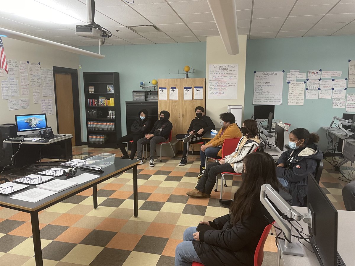 NeilPlotnick's tweet image. Classroom visit with Google engineers. @CSEdWeek @csteachersorg @EverettMASchool @Google #csedweek #codewithgoogle