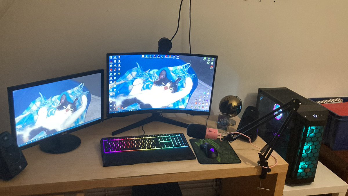 FIS2BUT's tweet image. Oui #philipshue #smartlightning