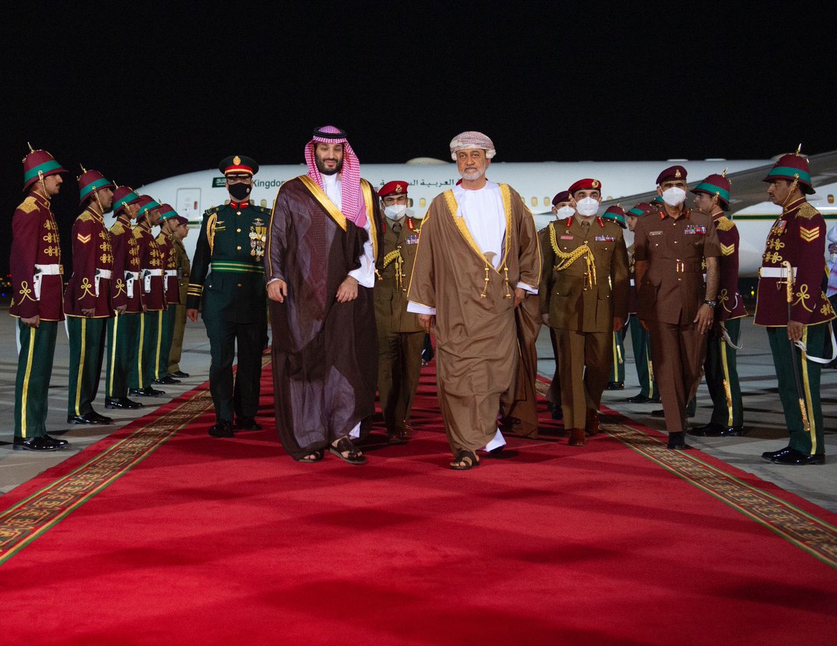 spagov's tweet photo. #صور | سمو #ولي_العهد يصل العاصمة العمانية #مسقط وفي مقدمة مستقبليه جلالة السلطان هيثم بن طارق #سلطان_عمان.
#ولي_العهد_في_عمان
#واس https://t.co/CiubCHsZsL