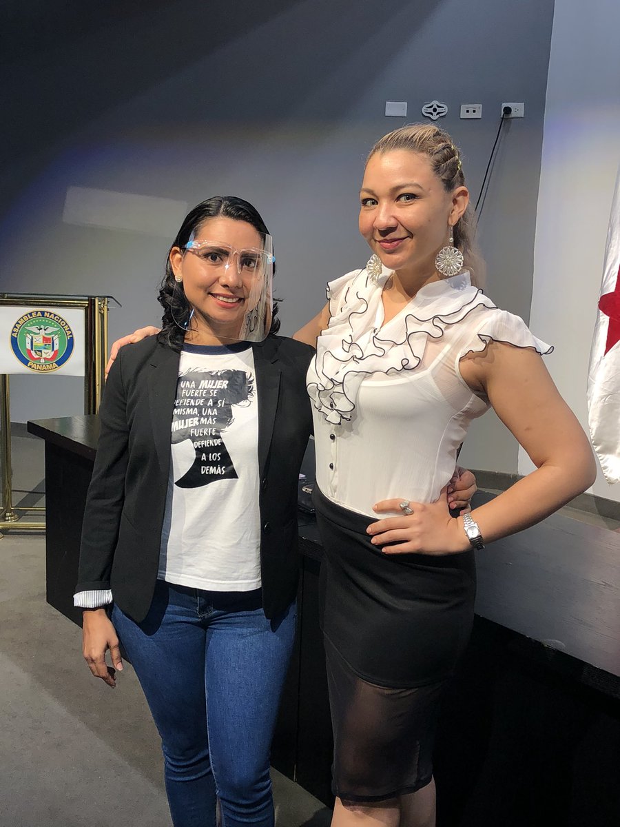 aparlexpa's tweet photo. #aparlexpa avanza VI Diplomado Internacional en Liderazgo y Estrategias Electorales p/mujeres. Acaba de culminar con el módulo del neuromarketing en el #discursopolítico Preparamos a #mujerespolíticas para la nueva oferta electoral. @MarielaVega2014 @dalia_bernal @kayraharding https://t.co/v52GVhS4ds