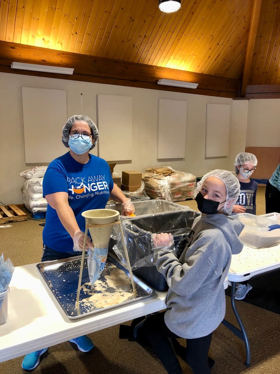 RLC_Indy's tweet photo. 📸 Wow! RLC #volunteers packed 5,832 meals in only 2 hrs during the Pack Away Hunger #mealpacking event at Resurrection on Sat, 12/4. Thanks to all who served by #volunteering to help fight #hunger! More photos: https://t.co/f5uJtiZK98 https://t.co/dNZAuC9hnT