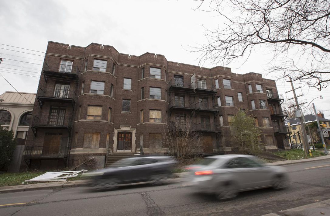 TorontoStar's tweet photo. Why a city rule means this former 17-unit Forest Hill apartment building can’t be used as an apartment building
https://t.co/GE4Pgx3aYc https://t.co/FAbXAJxRqN