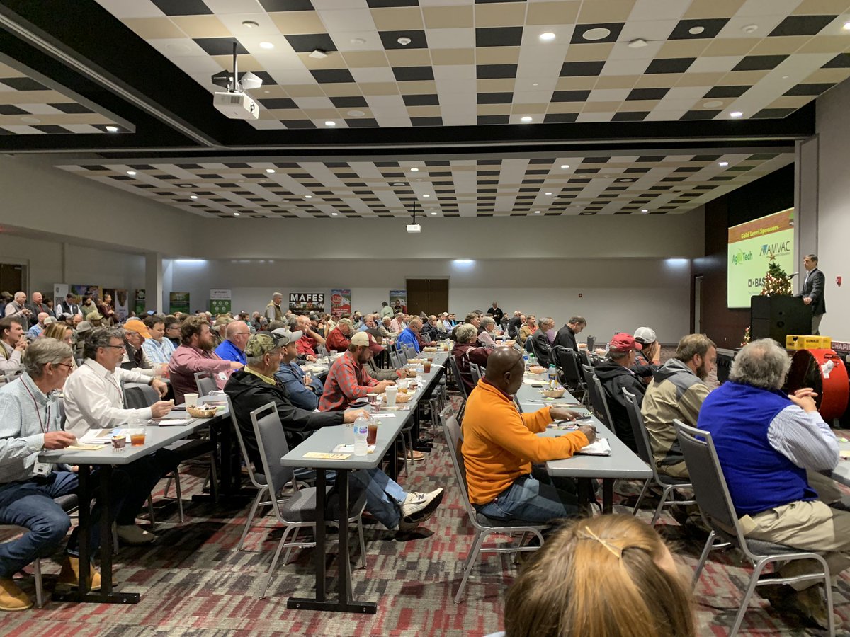 JeffDean_UGA's tweet photo. Looks like everyone has been itching to get out of the house. Despite the morning showers, we’ve got a great turnout for #RowCropShortCourse #MSCrops @MSUExtService https://t.co/D9XiccexjJ