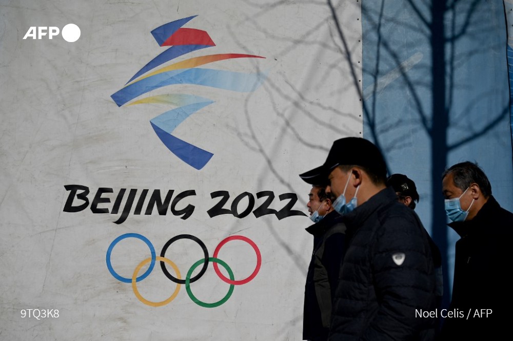 afpfr's tweet photo. Les Etats-Unis n'enverront aucun représentant diplomatique aux Jeux olympiques et paralympiques d'hiver de #Pékin de 2022, en raison du "génocide et des crimes contre l'humanité en cours au Xinjiang", a annoncé la Maison Blanche #AFP https://t.co/yhgF7QrG9n