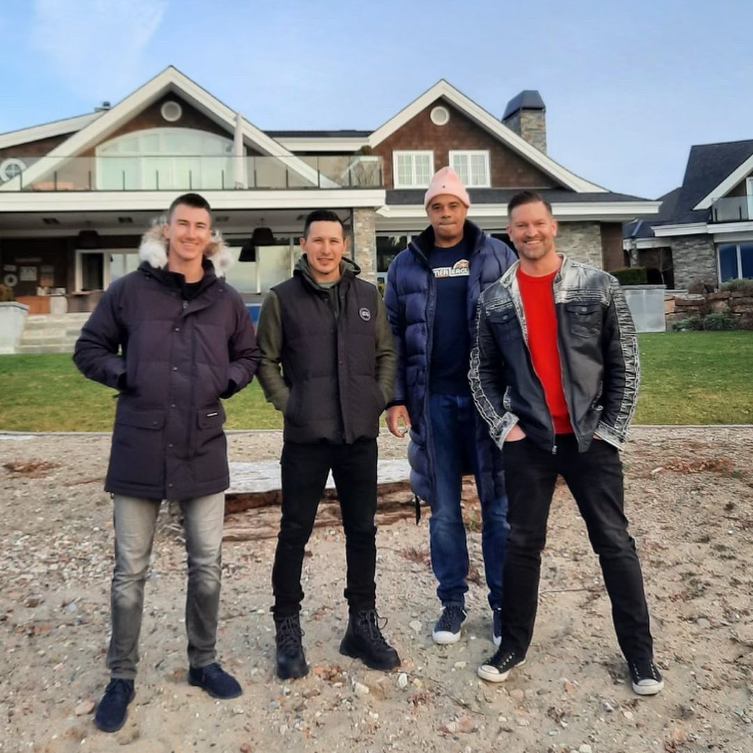 ShaneFen's tweet photo. There is an exciting announcement coming soon we can’t wait to share 🎥 

In the meantime, here’s some BTS photos of @Jtootoo22 @AdamScoreG Hammy and I at the beach on a cold day 🥶 

Drip by @canadagoose 💧

#scoregproductions #documentary https://t.co/6YsuzHMaGE