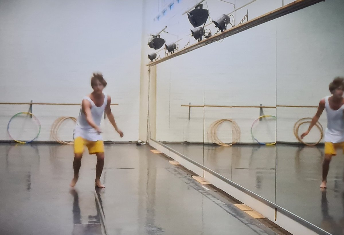 adammartin_73's tweet photo. Que bonic el començament de 'Boy Meets Boy', de Daniel Sánchez López, amb Alexandros Koutsoulis ballant 'Please Don't Go', cançó reflexe d'una època. https://t.co/bXHPT0UnZz