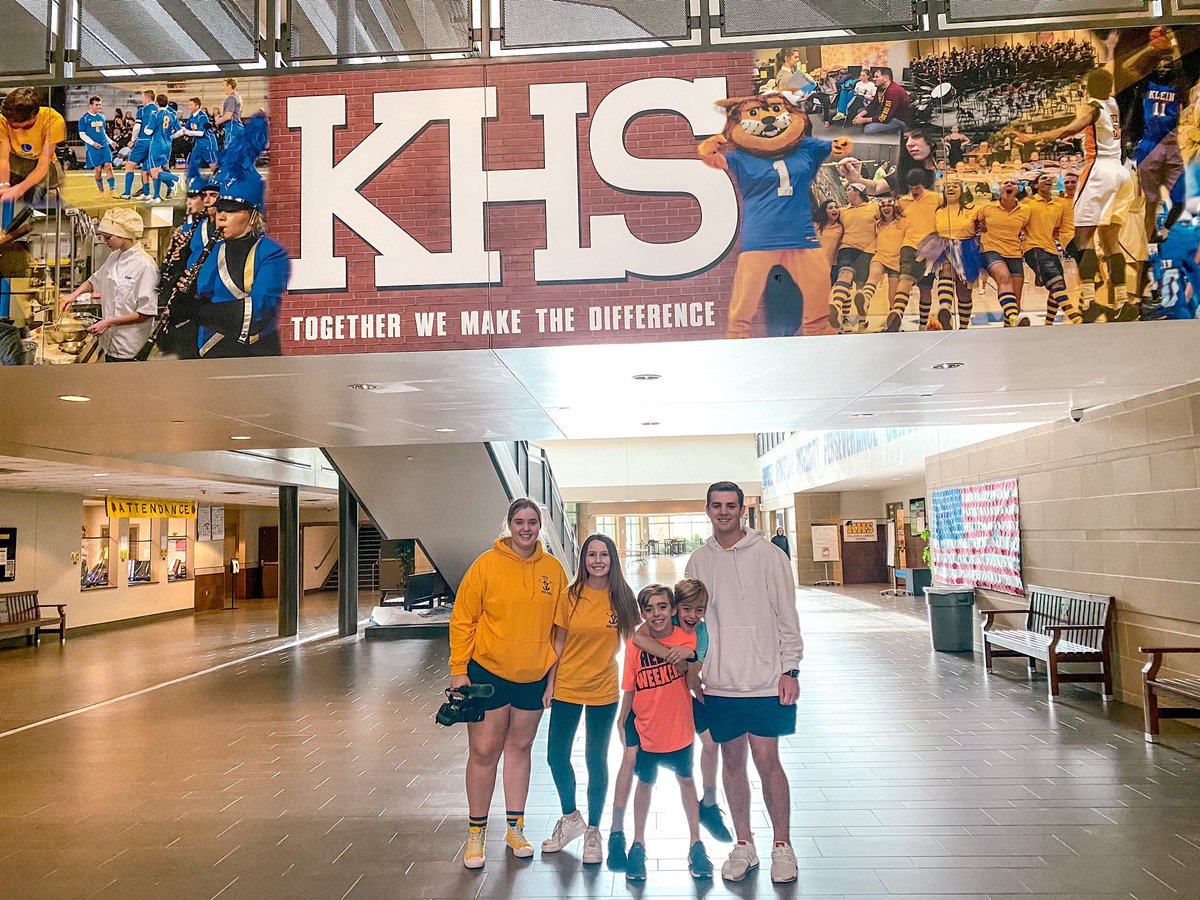 klein_stuco's tweet photo. We have had a great time teaming up with some @HasslerKISD ponies for #kleincreates 💭💭 https://t.co/lB0SLsb8oG