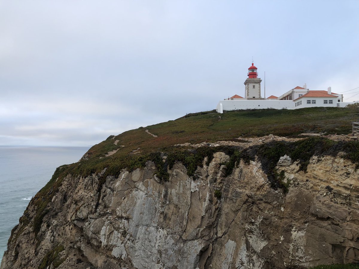 Lutby66's tweet photo. #CaboDeRoca #PromontoriumMagnum finisterrae a occidente della placca europea. La natura separa gli elementi non traccia confini #NoBorders https://t.co/zQAzjtcSzD