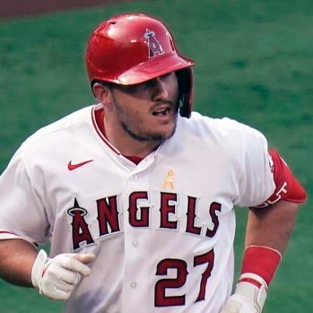 DannyVietti's tweet photo. First 4 MLB seasons

Mike Trout      Juan Soto
2,195      PA       2,003
.301        BA       .305
.395      OBP      .433
.945      OPS      .981
27.6       WAR      17.6
 98          HR         98
307        RBI        312
235       XBH       197
269        BB         373 https://t.co/49zgDB7LTs