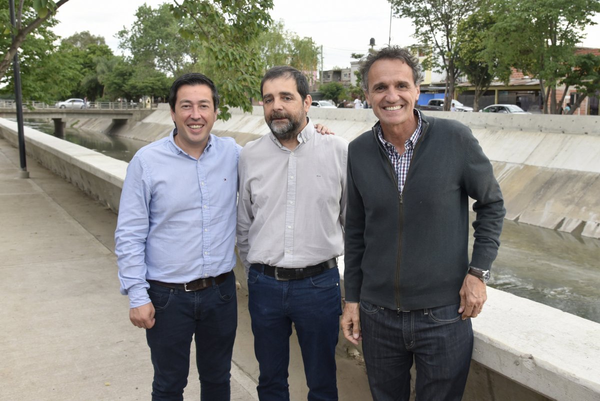 El intendente Fernando Moreira, junto al ministro de Obras Públicas de la Nación, Gabriel Katopodis, y el ministro de Infraestructura y Servicios Públicos de la Provincia, Leonardo Nardini, inauguraron la primera etapa de la obra de contención del Canal

abcenlinea.com.ar/moreira-katopo…
