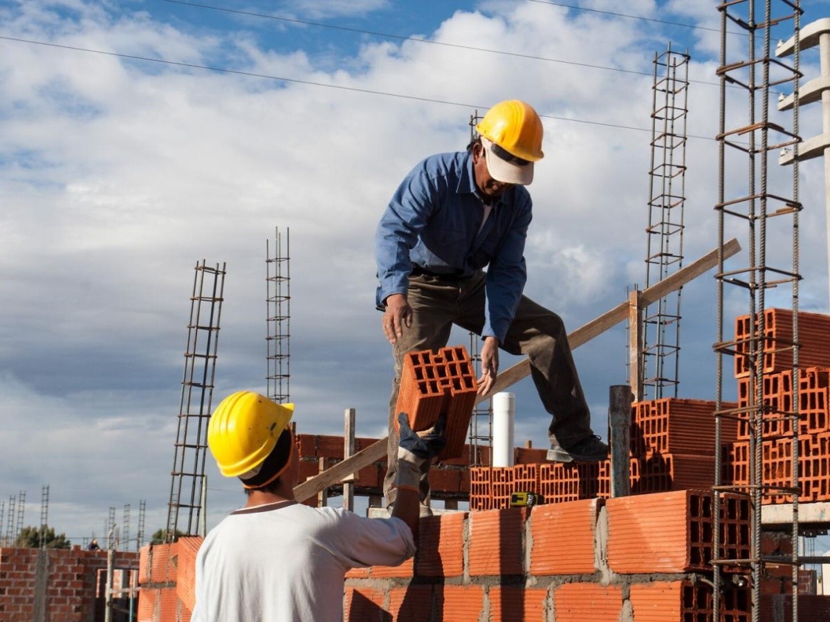 El sector privado sumó 19.600 nuevos puestos de trabajo en septiembre, con lo cual el empleo registrado fuera del sector público ya acumula 11 meses de crecimiento, destacó un informe del Centro de Economía Política Argentina (CEPA).

abcenlinea.com.ar/el-empleo-priv…