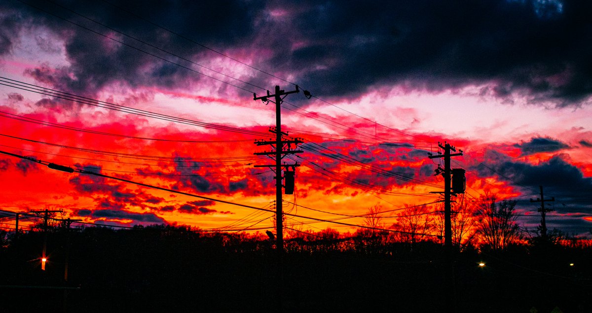 RebelStudios6's tweet photo. Some cool sunset shots I managed to snag a few days ago. I love how the colors turned out. #beautiful
#sunsetphotography #Colors #photooftheday #shutteraddict #cameradude #Ohio #folloback #KeepitOn #follo4folloback #RetweeetPlease #keepitgoing #keepitgoing #FolloMe https://t.co/wGJ0MiaE0U