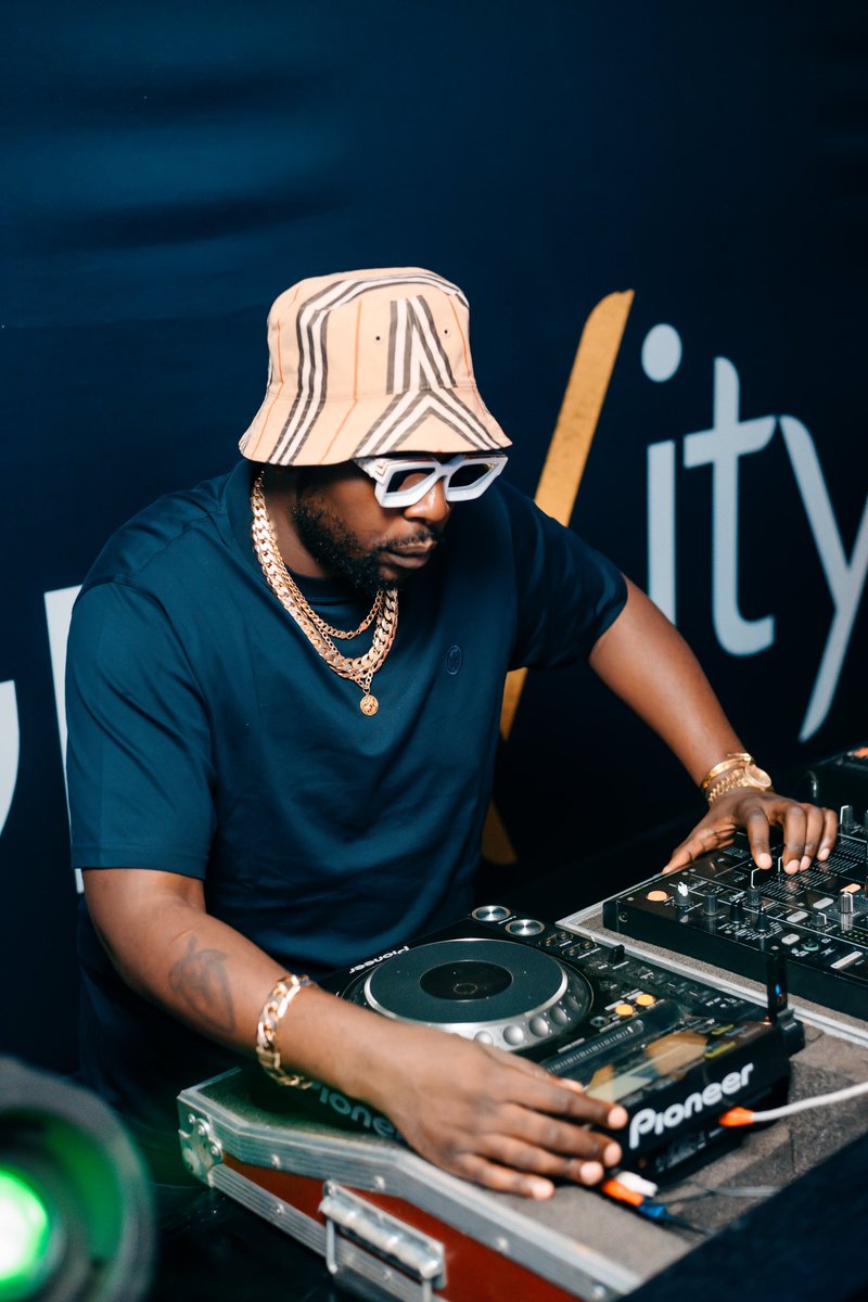 GravityLifesty1's tweet photo. Maphorisa coming through at our #InfinitySaturdays.
#gravity https://t.co/zyllbuA9D3