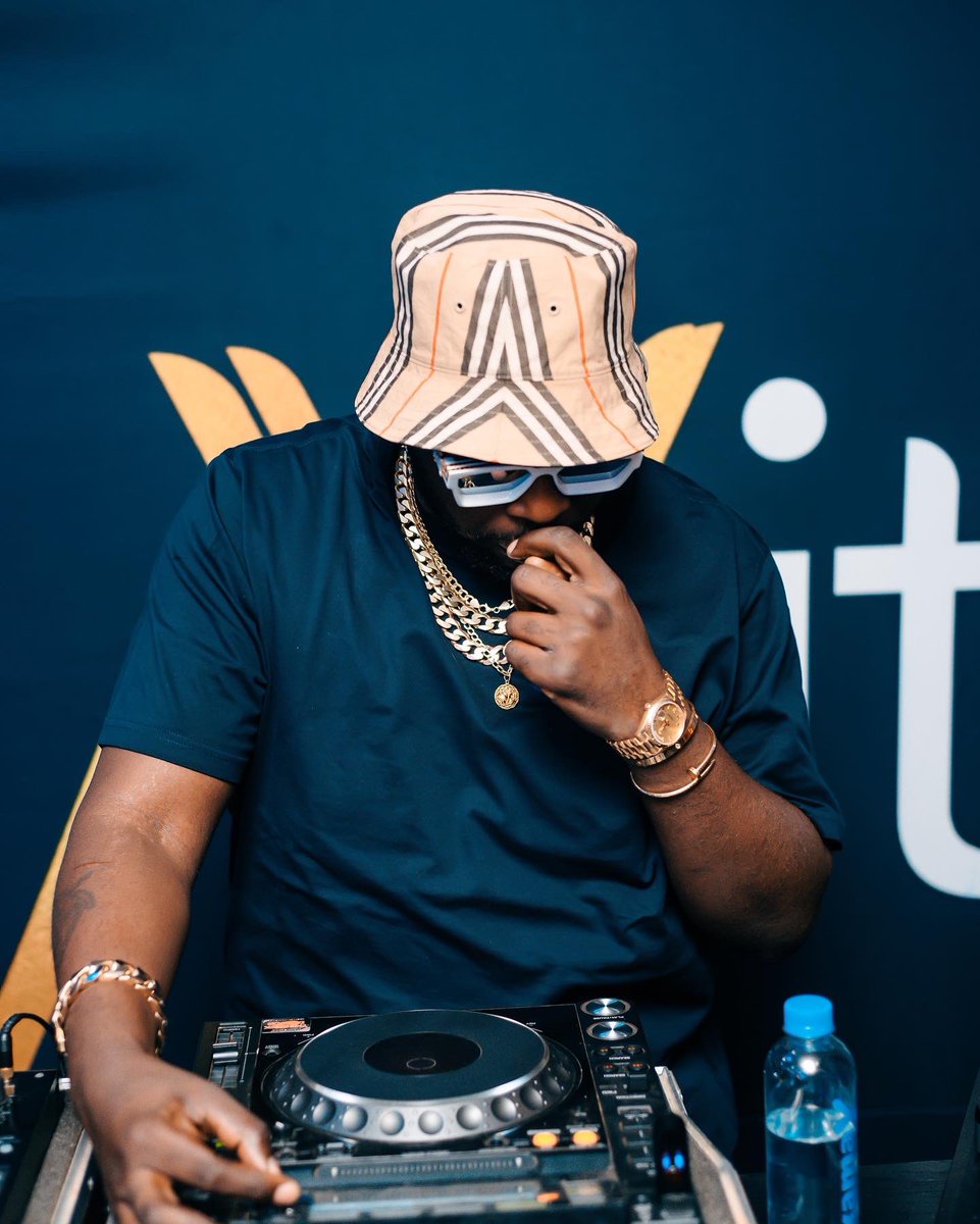 GravityLifesty1's tweet photo. Maphorisa coming through at our #InfinitySaturdays.
#gravity https://t.co/zyllbuA9D3