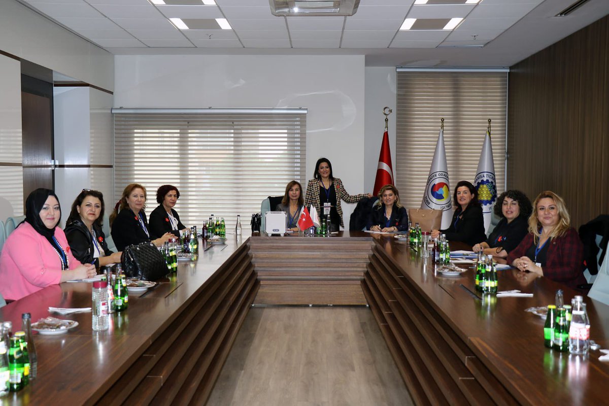 mutso48's tweet photo. MUĞLA KGK, EGE BÖLGE TOPLANTISINDA İLİMİZİ TEMSİL ETTİ
TOBB KGK Ege Bölge Toplantısı Manisa Ticaret ve Sanayi Odası ev sahipliğinde gerçekleştirildi. 5 Aralık Kadın Hakları Gününde planlanan toplantıya Muğla’yı temsilen KGK Başkanı Çahan ve kurul üyeleri katılım sağladı. #mutso https://t.co/Gs22BqitNy