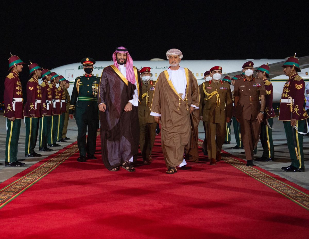 h9n66's tweet photo. من داره مشى 🇸🇦 ولـ داره وصل 🇴🇲
علاقة تمتد عبر تاريخٍ راسخ، لمستقبلٍ واعد.

ضيفٌ كريم، عند سُلطانٍ حكيم، وشعب مضياف، بإبتسامة لا تفارقُ محياهم ❤️

#ولي_العهد_في_عمان | #محمد_بن_سلمان https://t.co/6Xui9V8jhg