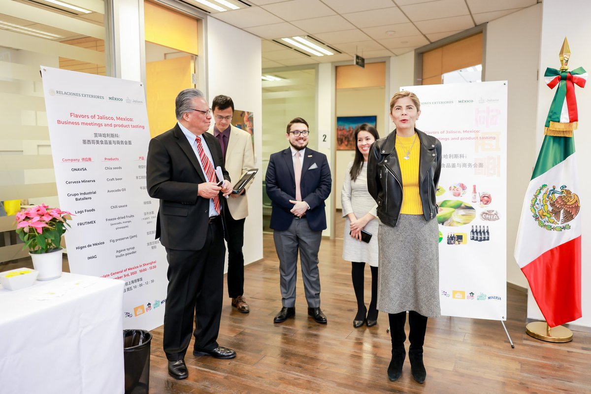 roberto_areched's tweet photo. En @SedecoJalisco continuamos con las acciones para promover los productos de origen jalisciense en el mundo. Por eso organizamos el evento “Sabores de México” para presentar en #Shanghái lo mejor de nuestro estado que sin el apoyo del @ConsulMexSha no hubiera sido posible. https://t.co/dbOk1RcWLs