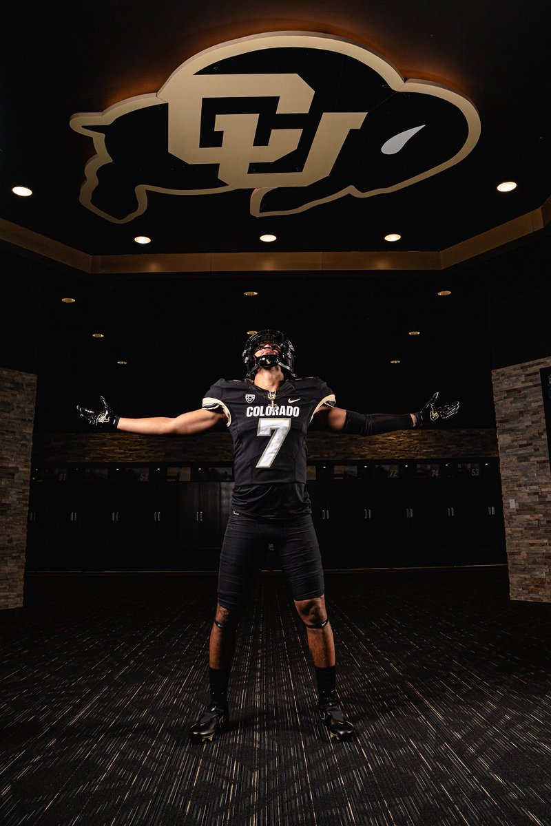 kennysoaresjr's tweet photo. Had a great weekend in boulder! Excited to get things started! #skobuffs 🦬 @coachmarksmith @k_dorrell @CUBuffsFootball https://t.co/1NULSxgrSB