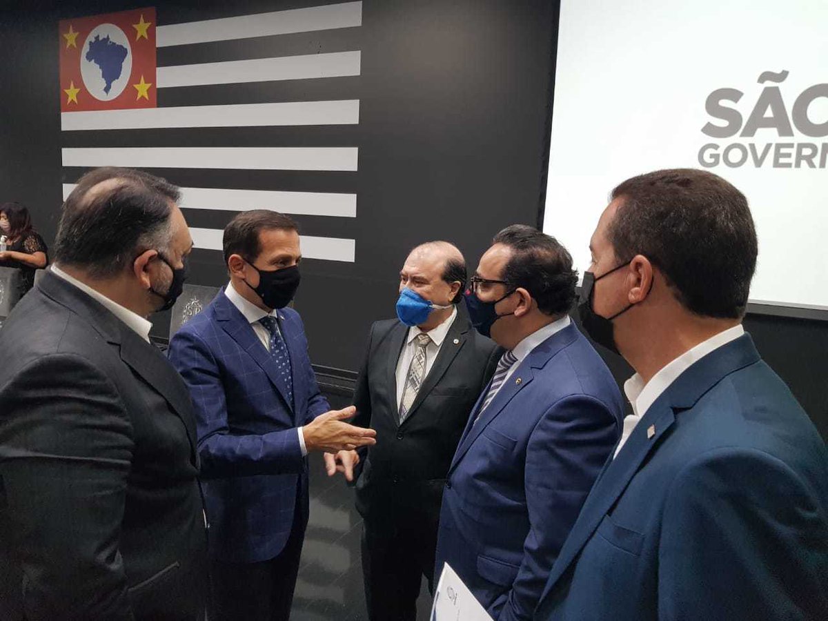 Fenaconfed's tweet photo. Nesta segunda-feira (06/12), o presidente da FENACON, Sérgio Approbato, se reuniu com o governador de São Paulo, João Doria, e formalizou o convite para a CONESCAP e CONVECON 2022.

Adquira seu ingresso em: https://t.co/GXl6oJw5kG 

#FENACON  #conescap #convencon #sp #Joaodoria https://t.co/8LkQ7ra5r6