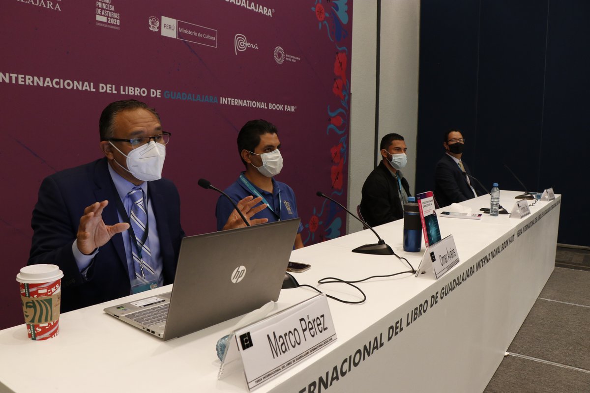 udegcucei's tweet photo. Los Doctores Erik Cuevas, Omar Avalos, Primitivo Díaz, Arturo Valdivia y Marco Pérez presentaron su libro en colaboración “Introducción al Machine Learning con MATLAB” de Editorial Marcombo.📚

👉Nota completa: https://t.co/AguQ6sIgio... https://t.co/VZi430ZMEO