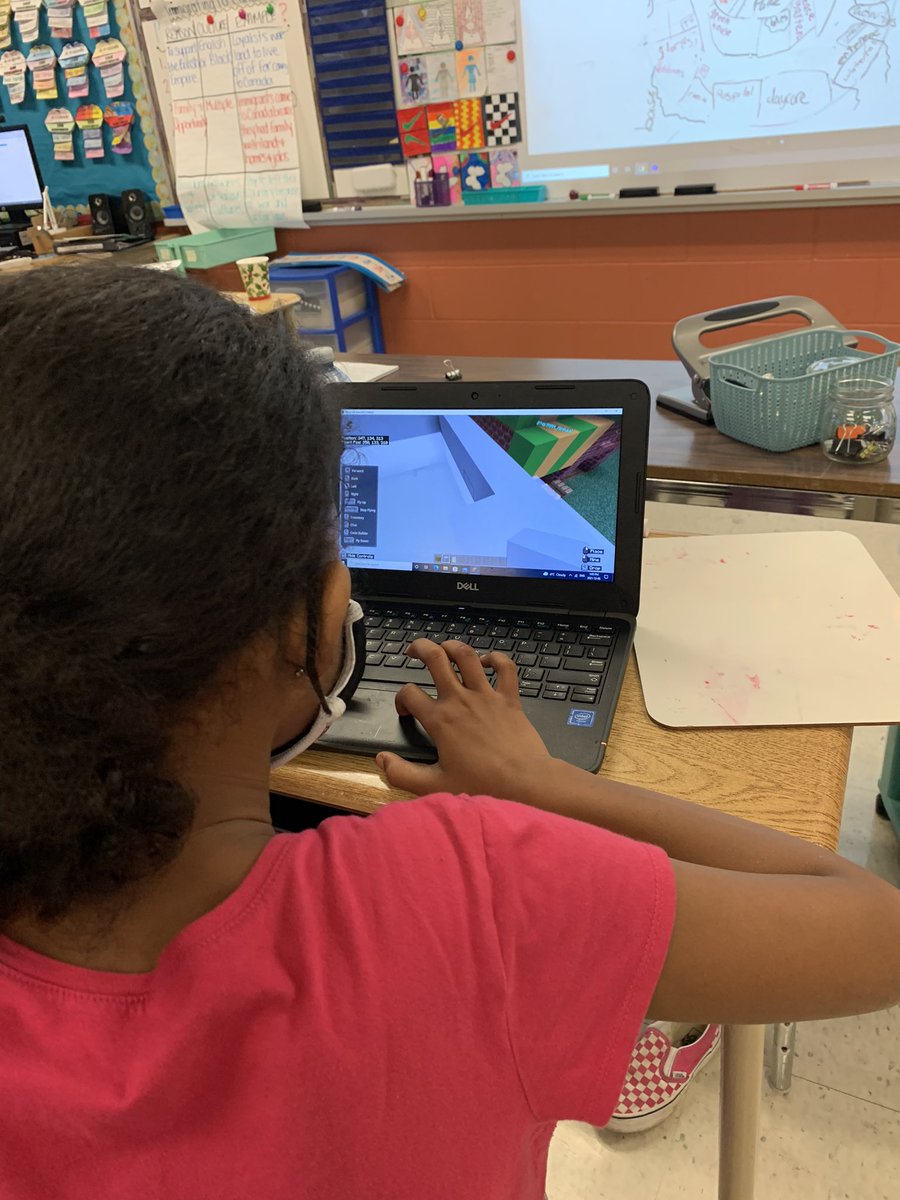 gwgthunder's tweet photo. Our GWG Team is using both collaborative and innovative skills to complete their build challenge! @KatPapulkas @brendasherry @DellTech @intel @stjthunder #girlswhogame #gameon https://t.co/e7JLBflsAx