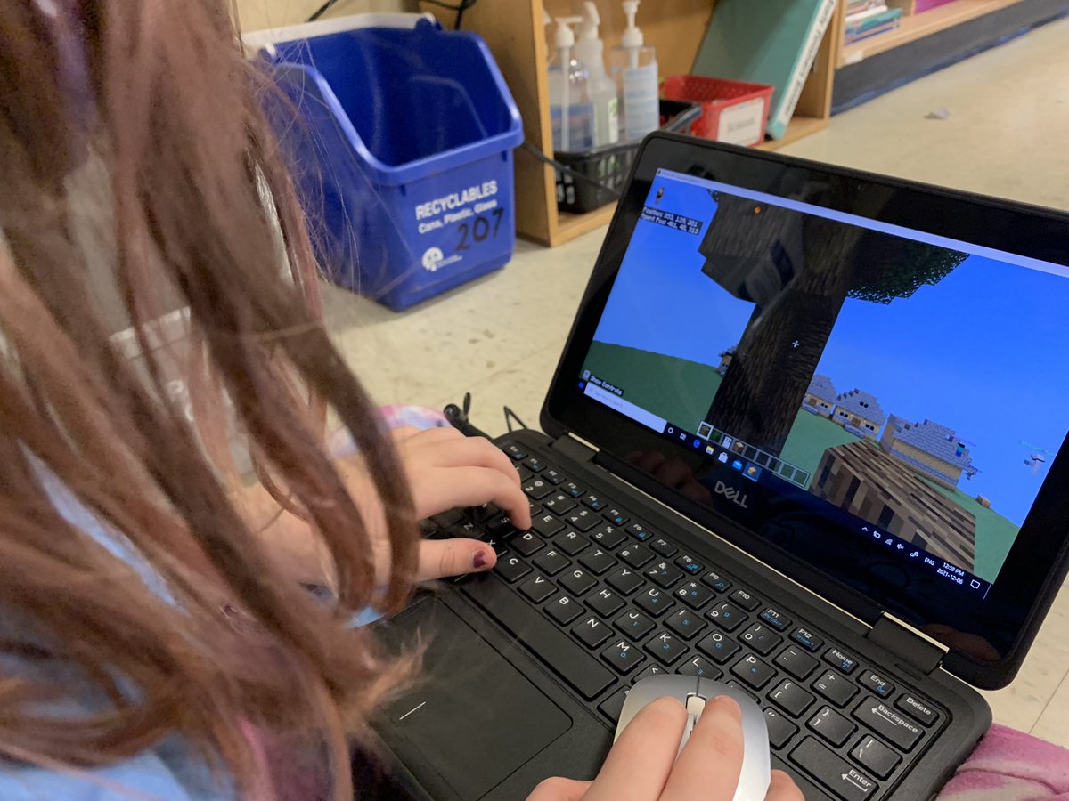 gwgthunder's tweet photo. Our GWG Team is using both collaborative and innovative skills to complete their build challenge! @KatPapulkas @brendasherry @DellTech @intel @stjthunder #girlswhogame #gameon https://t.co/e7JLBflsAx
