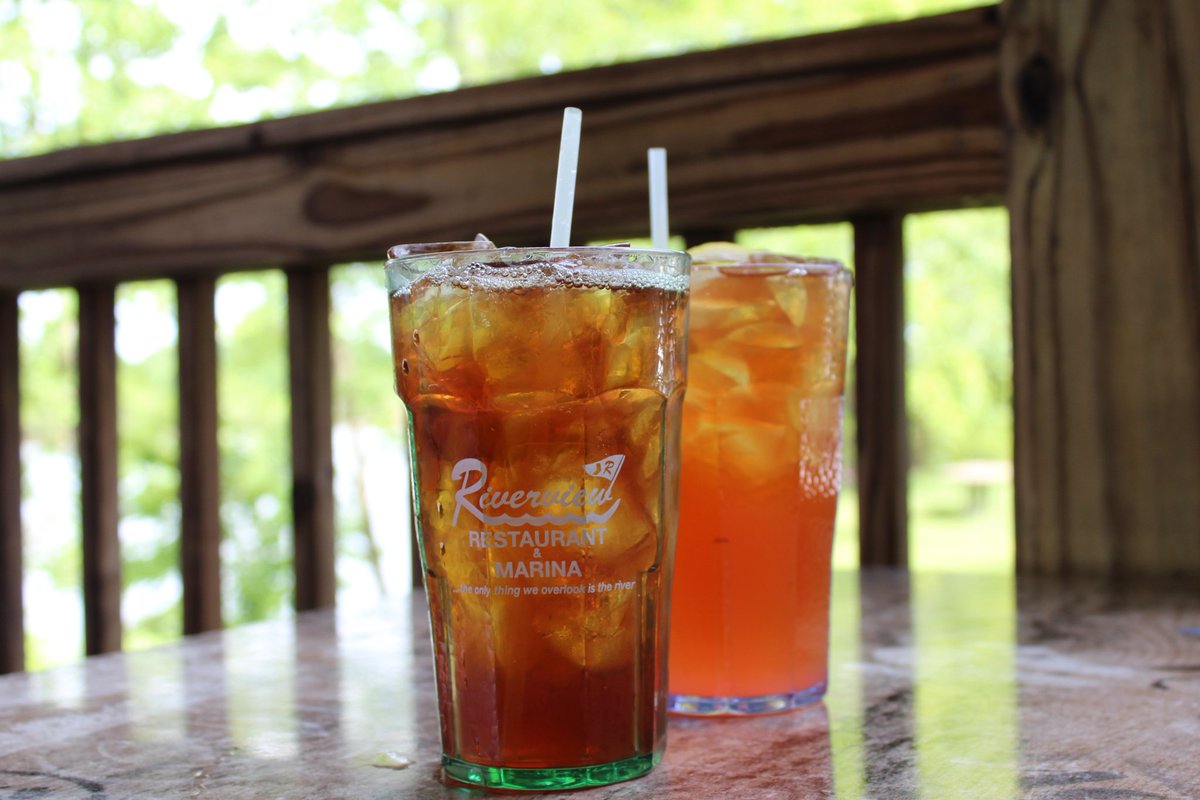 We spent these last beautiful fall days sipping sweet tea at Riverview Restaurant and Marina 15 minutes away in adjacent Ashland City. 

Where's your favorite midday #local escape? #RealEstate