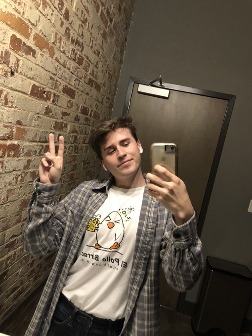 the shirt says it all 🐥🍻😵&zwj;💫 https://t.co/j1zPw38ztA