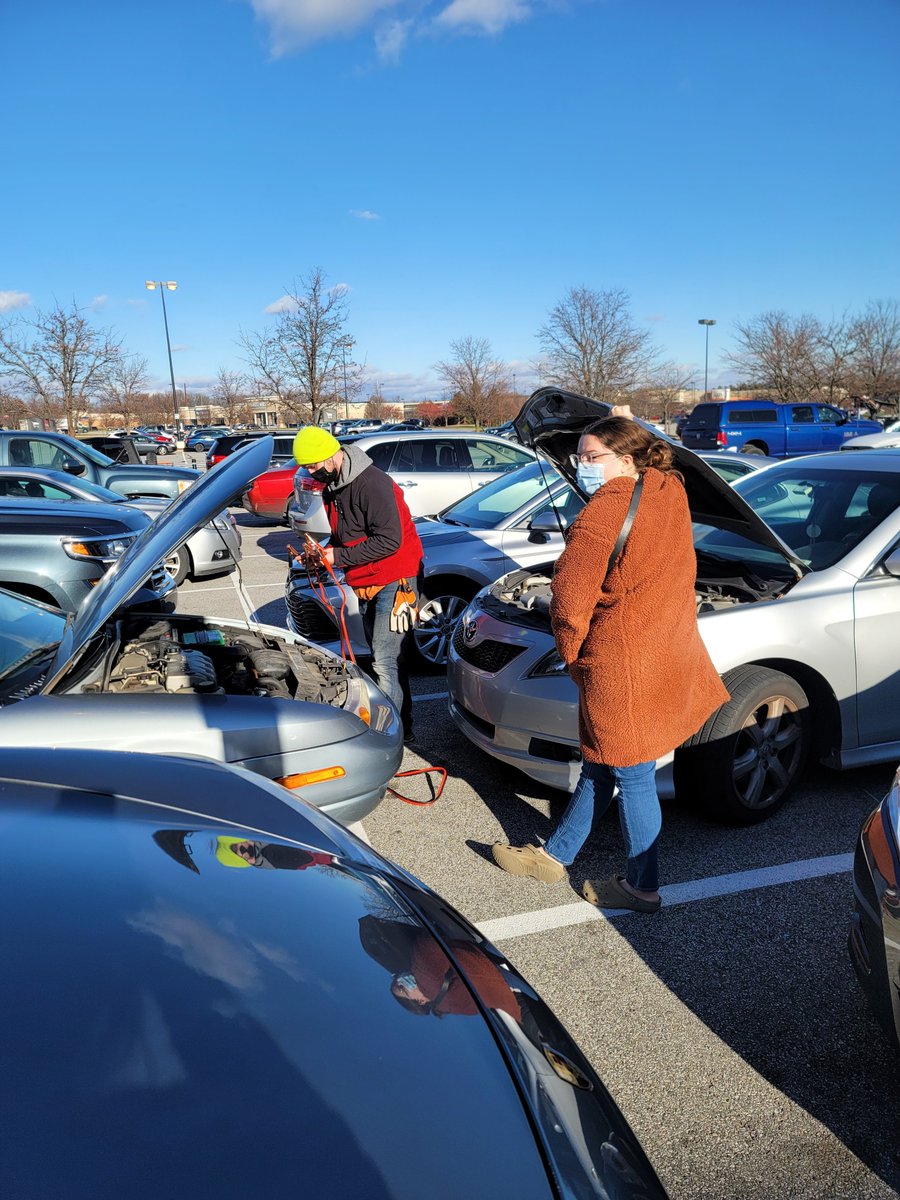 jenniferk0205's tweet photo. A stranded customer in our parking lot, lumber associate Payton is on the task! Way to take care of our customers! #1customerserviceretailerintheworld #valpowarriors #2030strong @BethRoyHD @IsmaelPerezJrHD @White2Dawn @SharonMHurley @abe_assa @ChristyWillste1 @Patrici00012390 https://t.co/9qKjGg041C