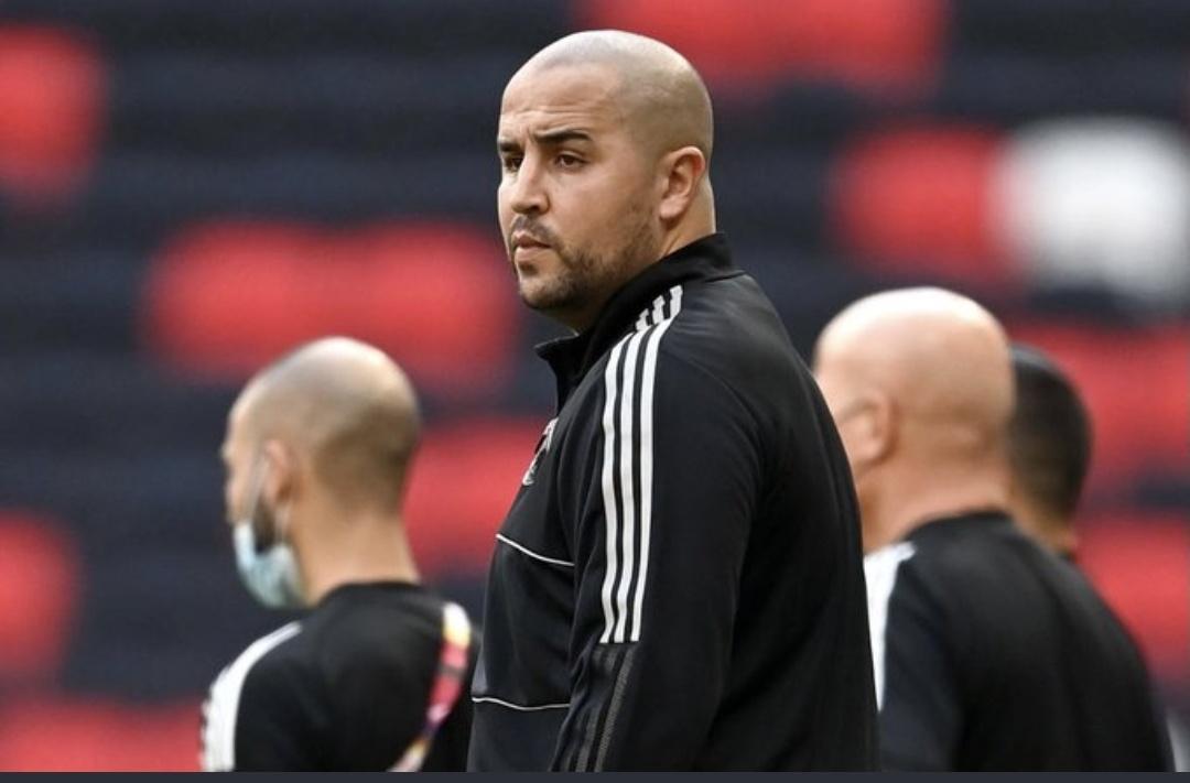 aminaelis's tweet photo. Mon cher #Bougui on vous souhaite
Bon courage pour le match du demain nous sommes tous très Fièrs De Vous 👍👍👏👏👏
#123VivaLAlgerie 🇩🇿🇩🇿
#TeamDZ 💪💪
#FIFArabCup
#كأس_العرب_2021 https://t.co/7D4UP5fr8u