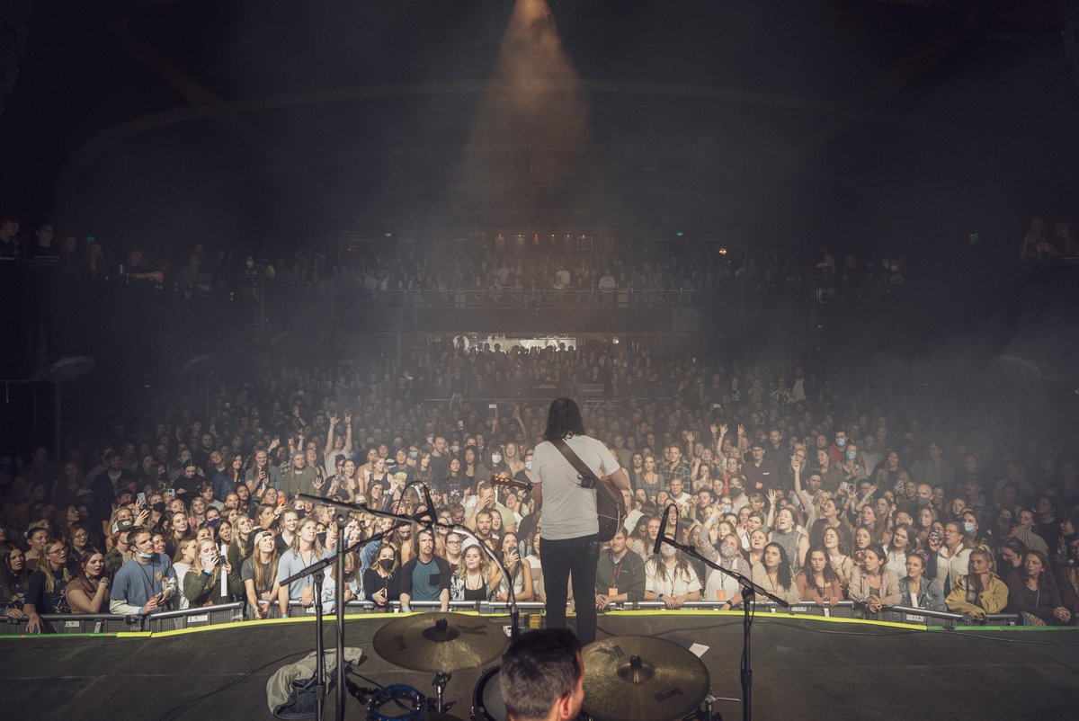 NoahKahan's tweet photo. The word grateful doesn’t do this feeling justice. Y’all have changed my life. https://t.co/nwSTOuLwHU