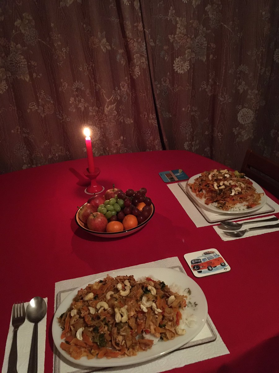 Jan_Lentzos's tweet photo. Barry cooked a delicious Chilli Chicken & Garlic #StirFry π
Using leftover Chicken from my Roast π And served it with Boiled Rice π And Cashew Nuts π
π¨πΌβπ³ππΆπ§π₯¦π₯π₯¬π₯ππ₯’
#RoastChicken #Leftovers #Chilli #Garlic #RootGinger #StirFryVegetables #Rice #CashewNuts #LovelySupper https://t.co/Y3Mp758UxF