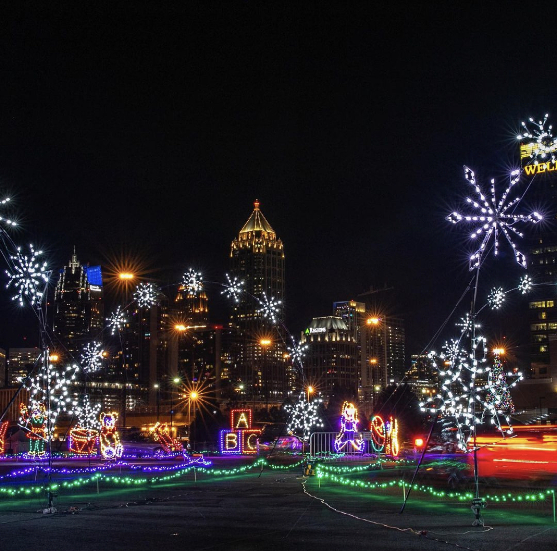 🎄🎁 We're giving away 5 pairs of tickets to the Atlanta Holiday Lights drive-thru at Atlantic Station between November 11th-January 2nd. 🎄🎁

To enter:
♻️ RETWEET this tweet
✅ FOLLOW <a href="/GAFollowers/">Everything Georgia</a> 

Winner picked on 12/8