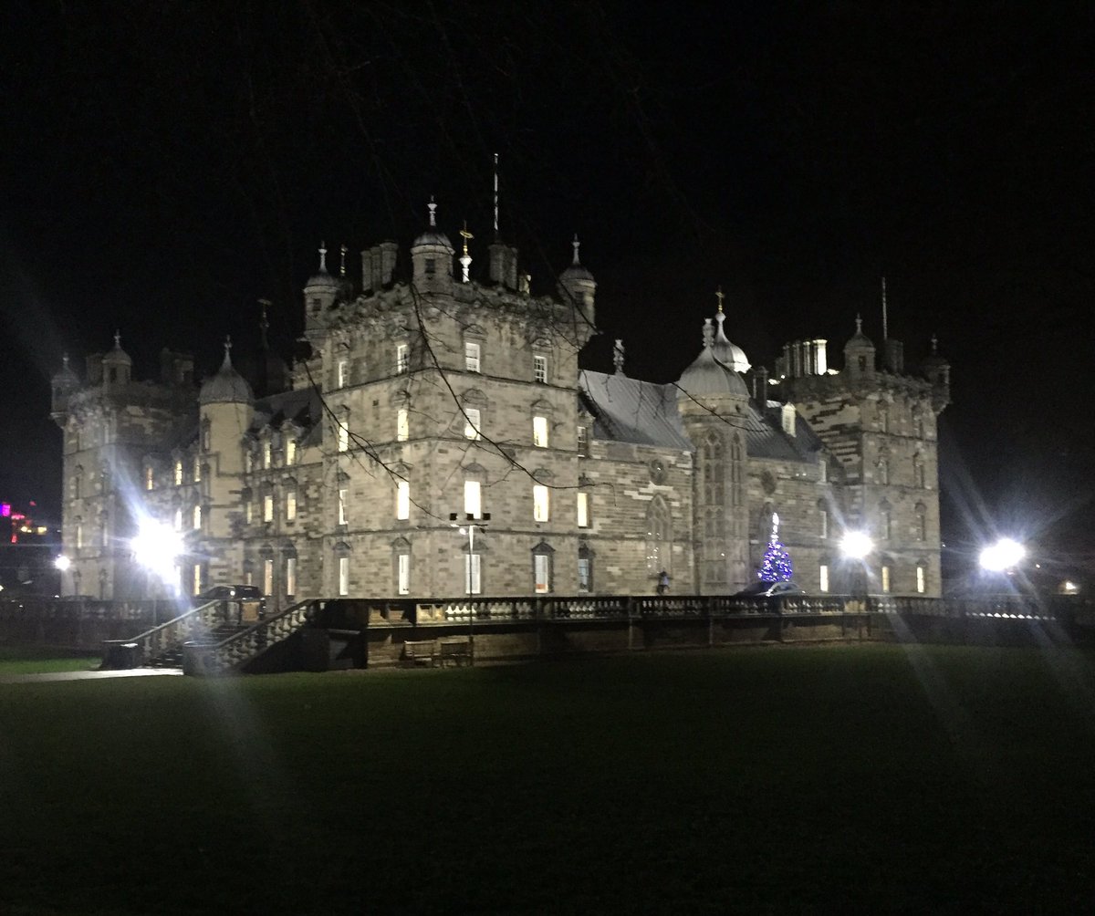 GeographyGHS's tweet photo. One advantage to a late evening post parent evening finish... photo opportunity @George_Heriots. The old building looks particularly stunning tonight! #notjustbricksandmortar #georgeheriotlegacy #justalittlepride😉 https://t.co/RHyME7pyRW