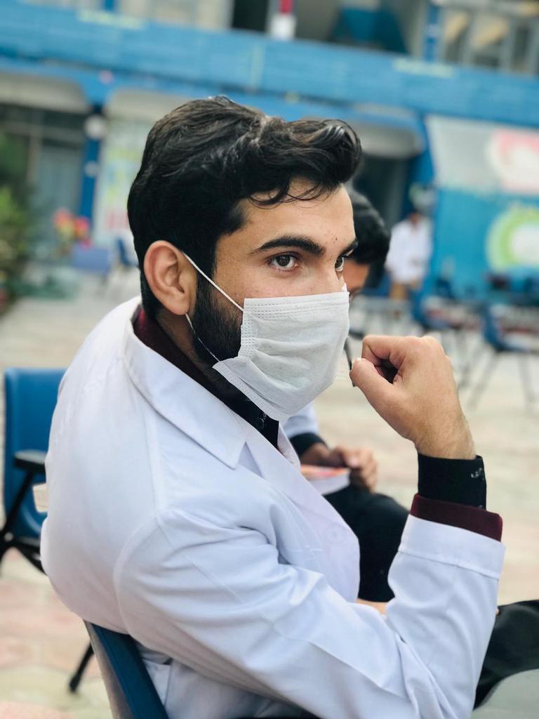 Baryalay001's tweet photo. ان لوگوں کی عظمت اور بھلائی چاہتاہوں۔
جومجھےگرانےکیلئےصدقےمانتےہیں۔
#بریالے https://t.co/uvWBvexTL3