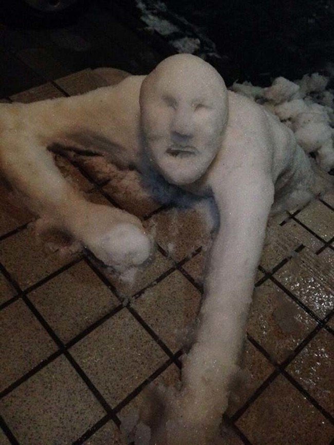 ddoniolvalcroze's tweet photo. Zombie Snowmen https://t.co/2wilGJqOYe