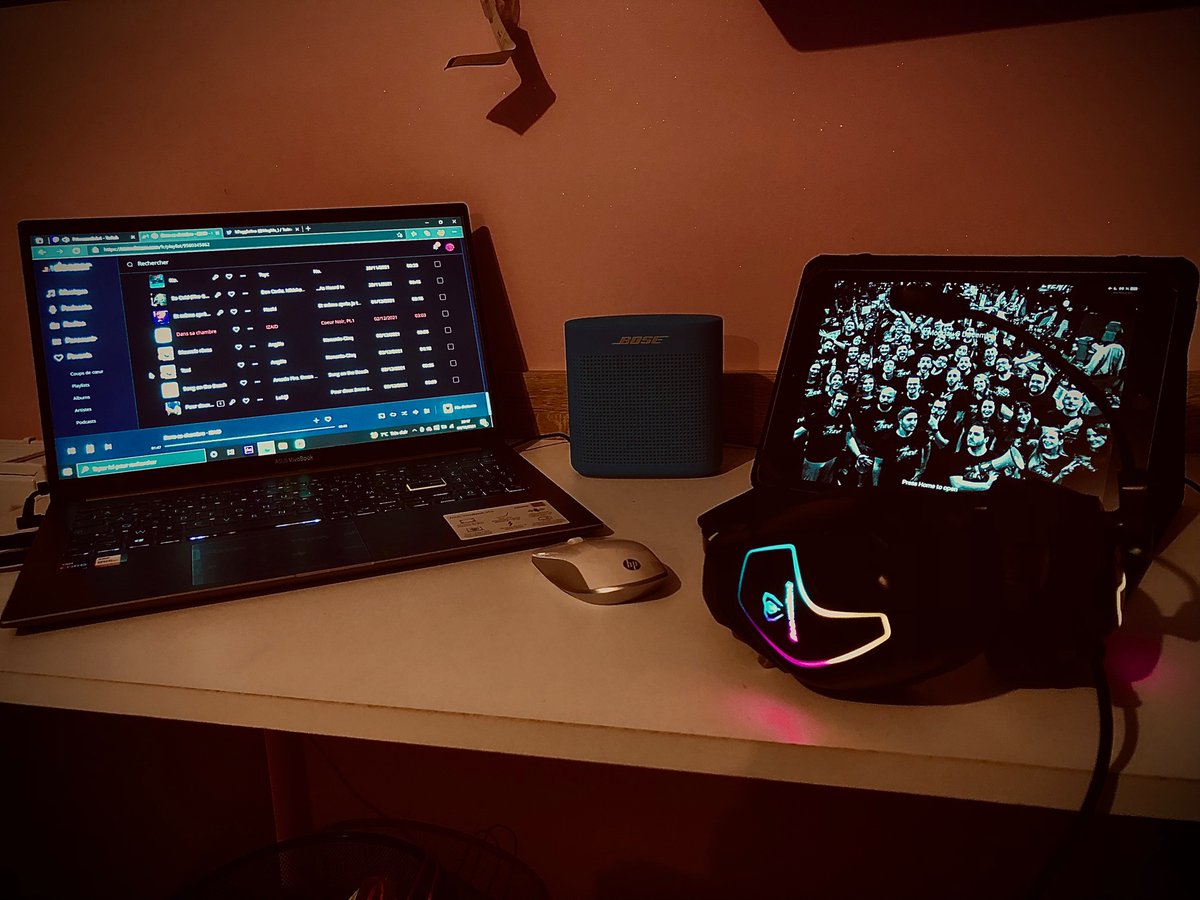pageformaghla's tweet photo. @Maghla_ @tweethue mon setup actuel : 
( en cour de préparation pour le nouveau setup pour stream ! )
#philipshue #smartlightning https://t.co/QQK7QHv5Ju